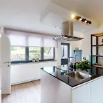 Bauwerd12 Lo-ghis Vakantiewoning בית נופש *